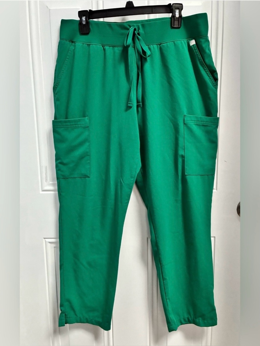 HYPOTHESIS WOMEN’S 7-POCKET-STRAIGHT LEG CARGO SCRUB PANT PETITE